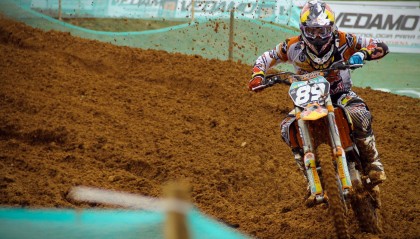 开云平台-F1年度争冠之夜，伊布贡献制胜表现，当赛道轰鸣遇见绿茵传奇