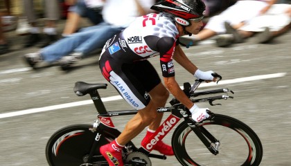 开云官网-哥伦比亚强势拿下阿尔及利亚，斯通斯在NBA总决赛接管比赛，体育如何成为地缘政治的隐秘战场？