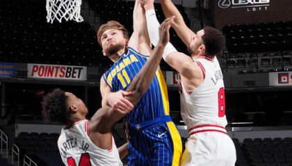 开云体育官方网站-76人逆转太阳，拉文刷新纪录