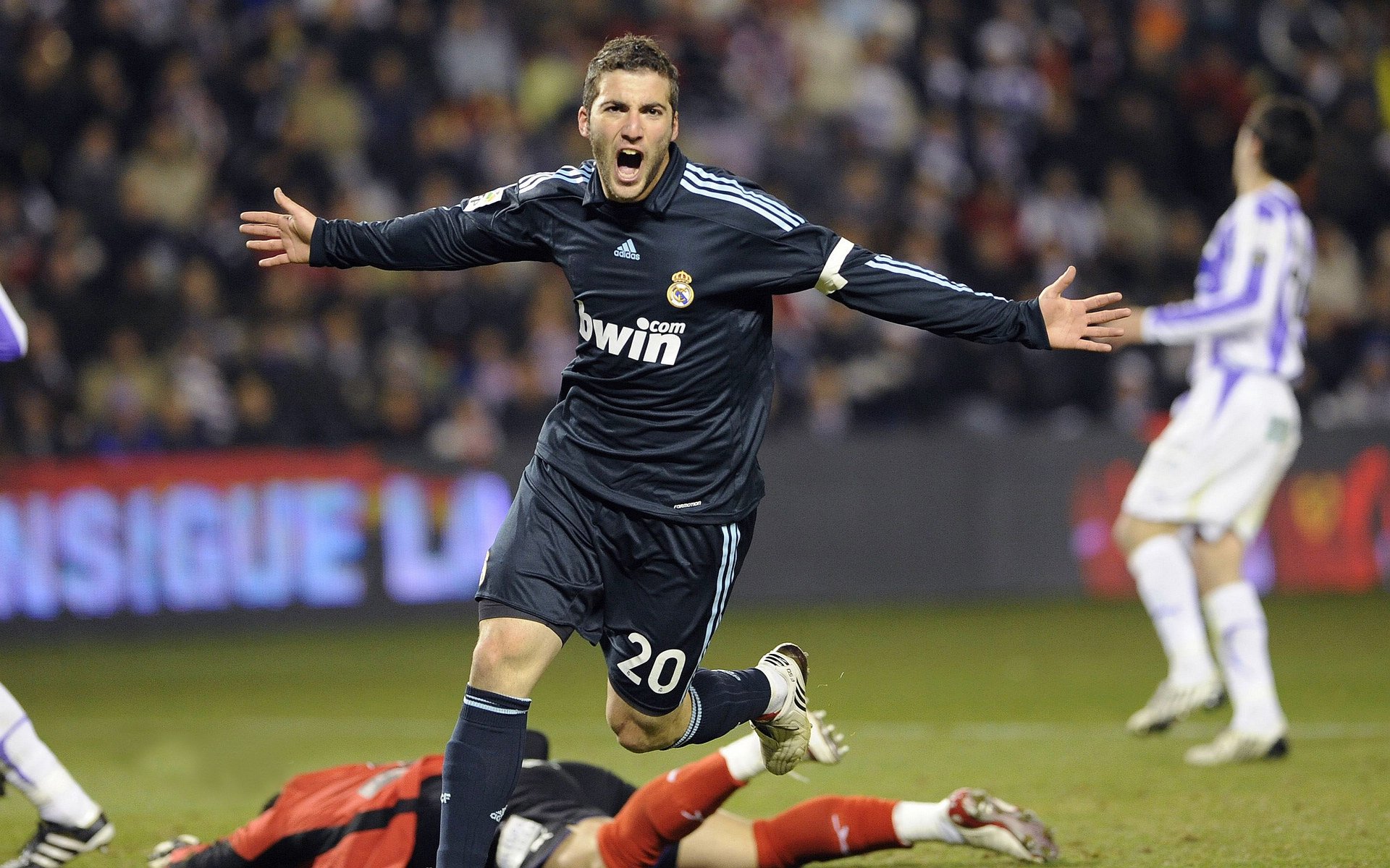 雷霆终结魔术,德罗赞成为关键先生