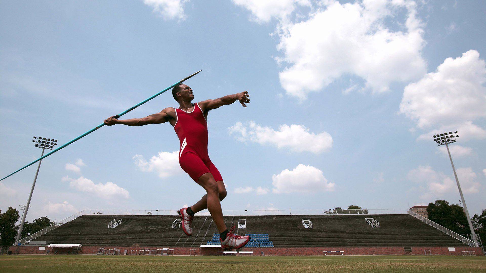 西决生死战之夜,杰伦·格林存在感拉满,沉默的利刃与喧嚣的证明