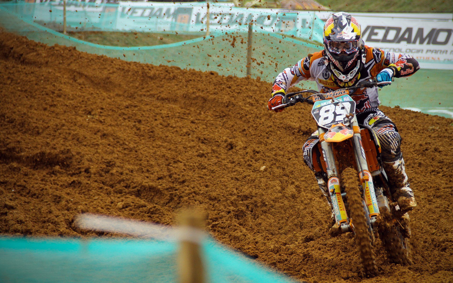 曼城封锁皇家社会，加克波在德甲争冠战接管比赛，当战术铁幕遇上个人英雄主义